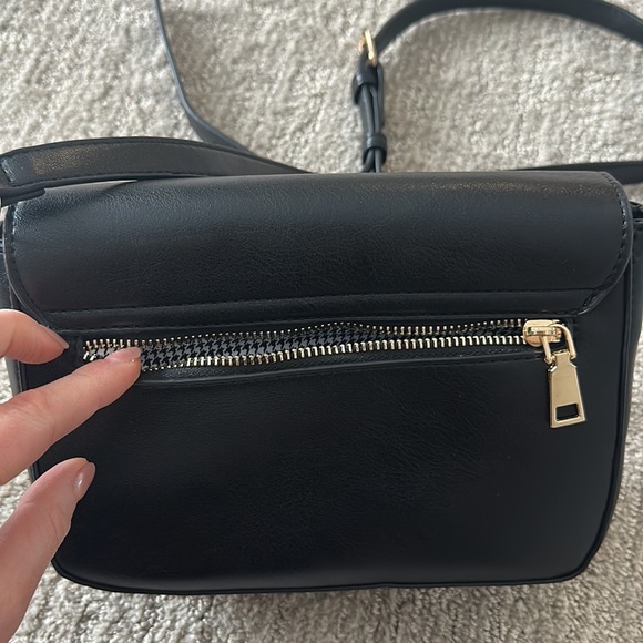 Black structured bag with gold chain handle - Picture 7 of 7